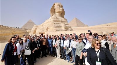 Zahi Hawass devant les présidents des Parlements méditerranéens : « Les pyramides témoignent du génie des anciens Égyptiens »